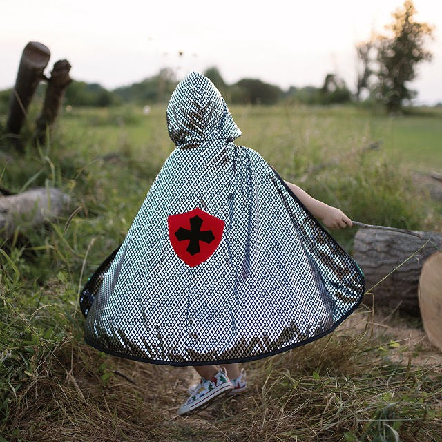 2-in-1 Reversible Dress Up Capes